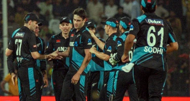 New Zealand romp to four-run victory against Pakistan in fourth T20I